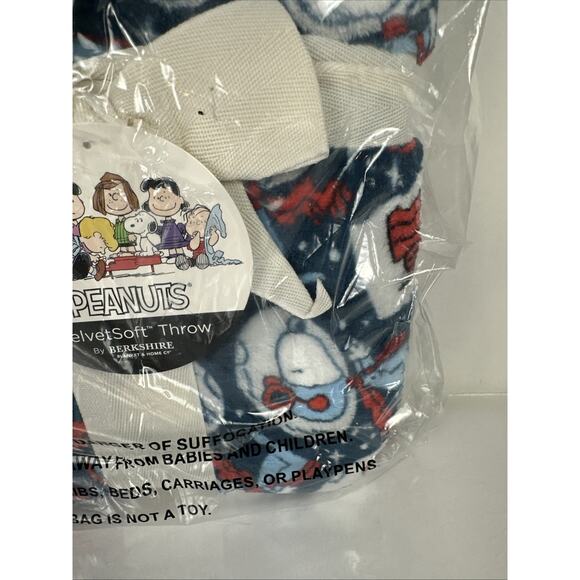 NWT Berkshire Peanuts VelvetSoft Throw Twilight Navy 55” x 70” - Picture 4 of 7